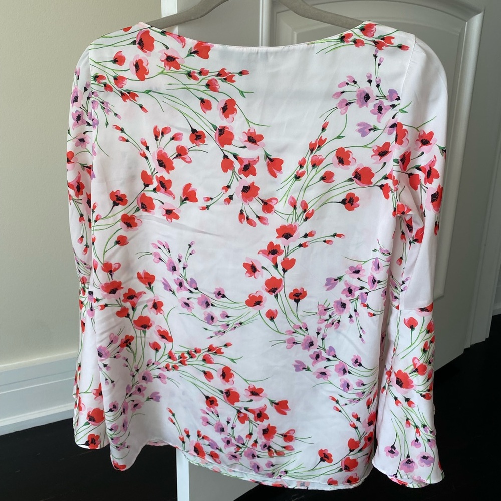Banana Republic Floral dress blouse. Xs. With flutter sleeves. Really pretty.